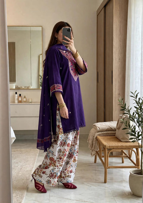 PURPLE FLORAL ELEGANCE.