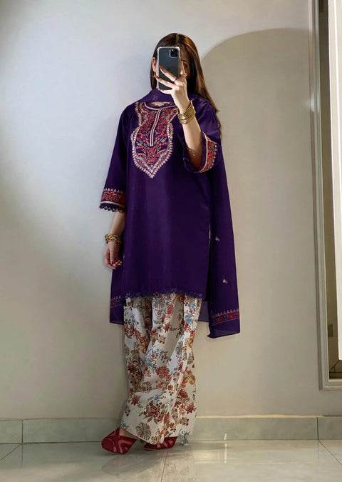 PURPLE FLORAL ELEGANCE.