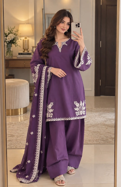 Laam Winter Elegance – Embroidered Dhank 3-Piece Suit.